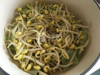 水煮<a href=/shicai/rouqin/NiuRou/index.html target=_blank><u>牛肉</u></a>