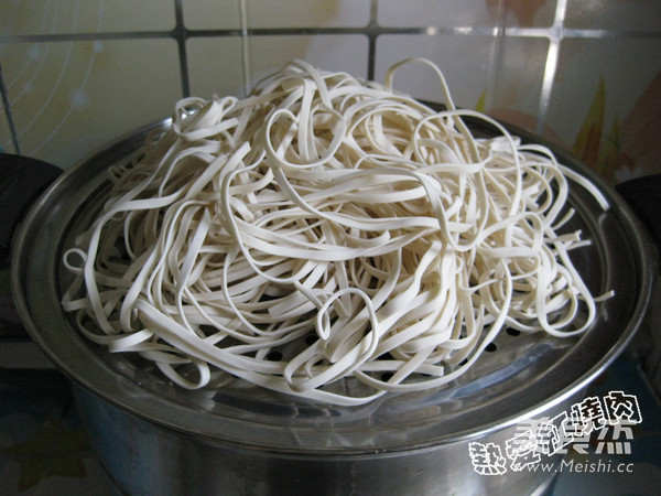 <a href=/shicai/shucai/BaiCai/index.html target=_blank><u>白菜</u></a>丝炒面的做法