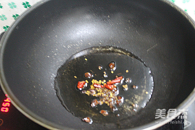 <a href=/shicai/mimian/JiangYou/index.html target=_blank><u>酱油</u></a><a href=/shicai/mimian/DouFu/index.html target=_blank><u>豆腐</u></a>的做法