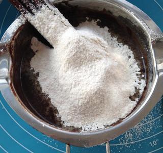 <a href=/shicai/mimian/QiaoKeLi/index.html target=_blank><u>巧克力</u></a>蛋糕