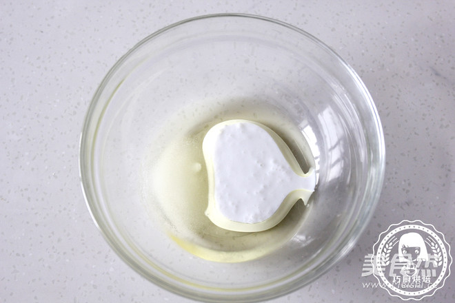 <a href=/shicai/guopin/ManYueMei/index.html target=_blank><u>蔓越莓</u></a>乳酪戚风的做法