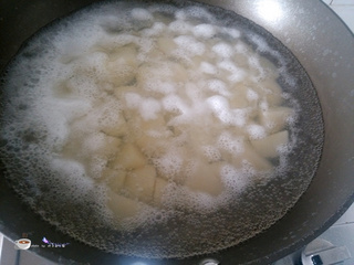 百里香烤<a href=/shicai/shucai/TuDou/index.html target=_blank><u>土豆</u></a>