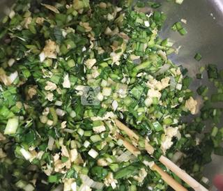 香酥<a href=/shicai/shucai/JiuCai/index.html target=_blank><u>韭菜</u></a>馅饼