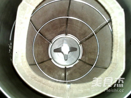 抗感染营养<a href=/shicai/mimian/HeiMi/index.html target=_blank><u>黑米</u></a>糊的做法