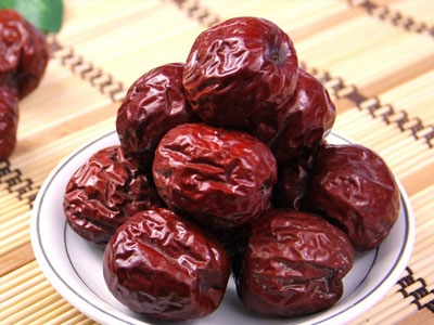 红<a href=/shicai/guopin/Zao/index.html target=_blank><u>枣</u></a>吃多了会怎样？    