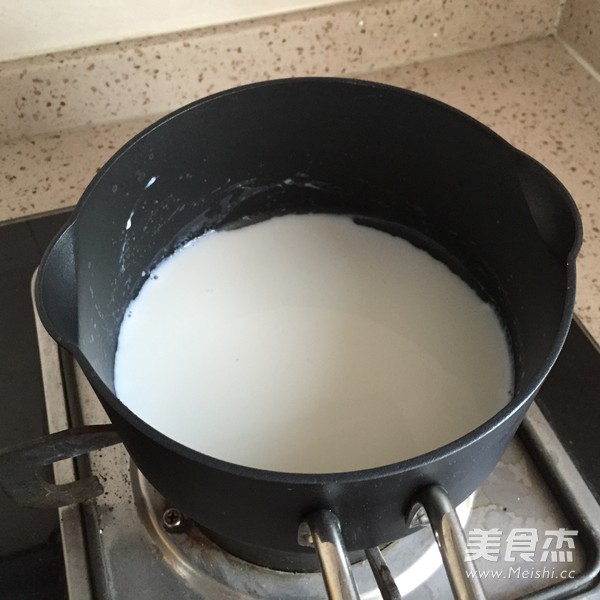 <a href=/shicai/guopin/YangMei/index.html target=_blank><u>杨梅</u></a><a href=/shicai/mimian/NiuNai/index.html target=_blank><u>牛奶</u></a>布丁的做法