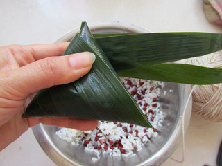 <a href=/shicai/mimian/HongDou/index.html target=_blank><u>红豆</u></a>蜜<a href=/shicai/guopin/Zao/index.html target=_blank><u>枣</u></a>粽子