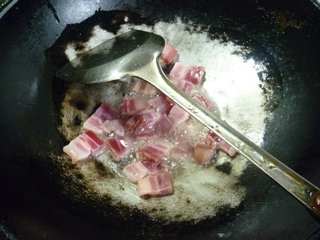 风干肉<a href=/shicai/mimian/FuZhu/index.html target=_blank><u>腐竹</u></a>炒<a href=/shicai/shucai/CanDou/index.html target=_blank><u>蚕豆</u></a>