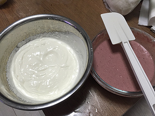 <a href=/shicai/guopin/CaoMei/index.html target=_blank><u>草莓</u></a>慕斯蛋糕