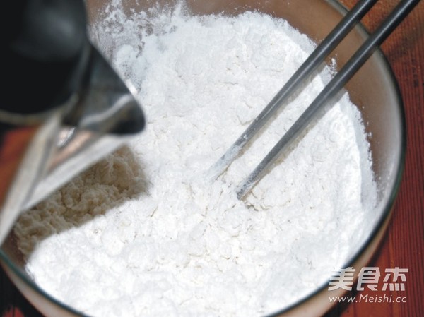 <a href=/shicai/shucai/ZiShu/index.html target=_blank><u>紫薯</u></a>豆沙汤圆的做法