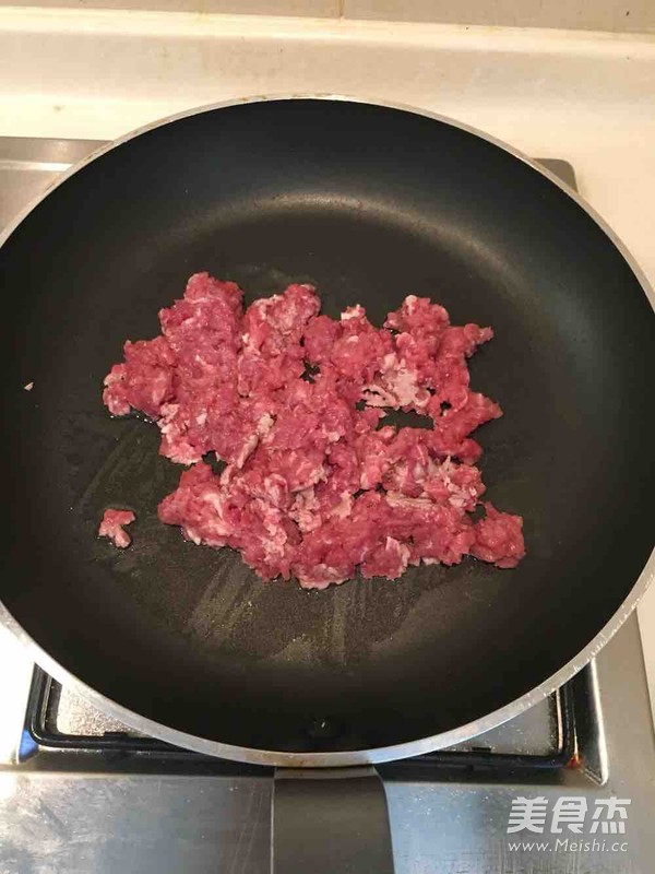 阿拉伯特色小吃 <a href=/shicai/shucai/JiuCai/index.html target=_blank><u>韭菜</u></a><a href=/shicai/rouqin/JiDan/index.html target=_blank><u>鸡蛋</u></a><a href=/shicai/rouqin/YangRou/index.html target=_blank><u>羊肉</u></a>宝的做法