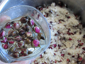 <a href=/shicai/shucai/MeiGuiHua/index.html target=_blank><u>玫瑰花</u></a>酥饼