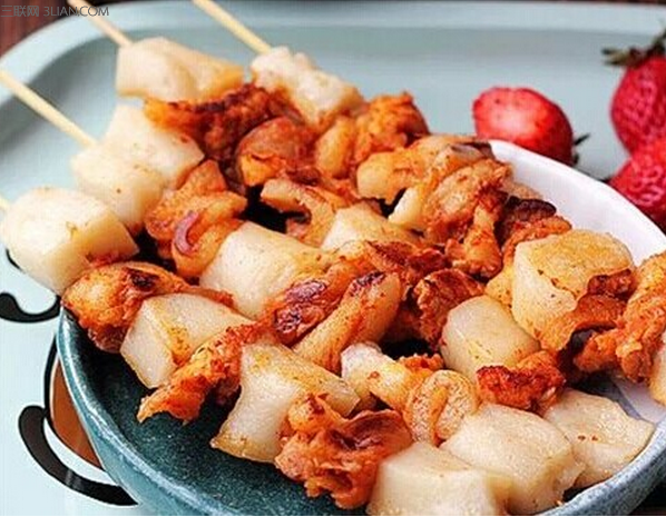 韩式<a href=/shicai/mimian/NianGao/index.html target=_blank><u>年糕</u></a>串的做法