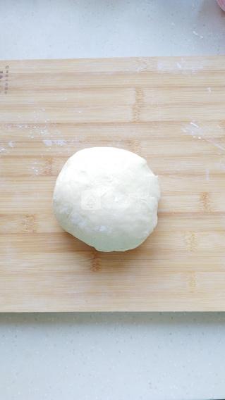 <a href=/shicai/shucai/YangCong/index.html target=_blank><u>洋葱</u></a><a href=/shicai/rouqin/ZhuRou/index.html target=_blank><u>猪肉</u></a>馅饼