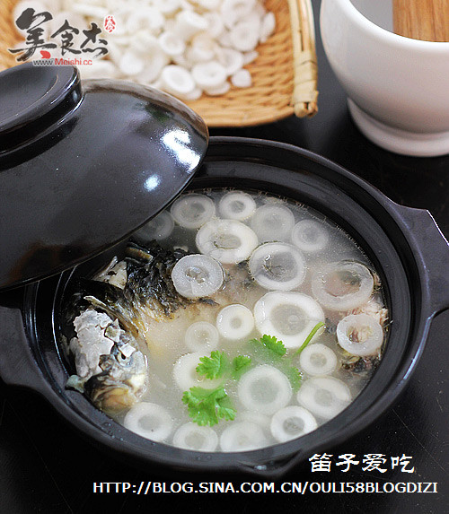 通草<a href=/shicai/shuichanpin/JiYu/index.html target=_blank><u>鲫鱼</u></a>汤Nt.jpg