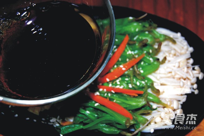 金针菇蛋皮丝拌<a href=/shicai/shucai/BoCai/index.html target=_blank><u>菠菜</u></a>的做法