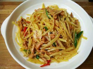 炒瘦肉<a href=/shicai/shucai/TuDou/index.html target=_blank><u>土豆</u></a>丝