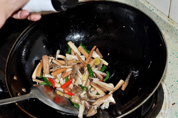 双椒炒菌王步骤10