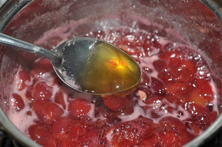 樱<a href=/shicai/guopin/Tao/index.html target=_blank><u>桃</u></a>果酱