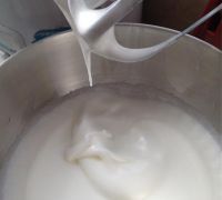 樱花<a href=zt/qifengdg target=_blank><u>戚风蛋糕</u></a>卷