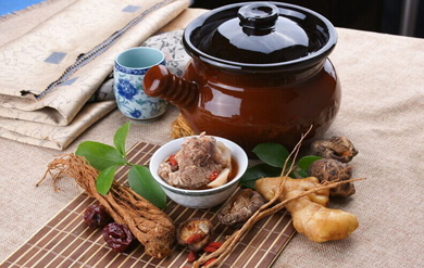 <a href=/shicai/shucai/XiangGu/index.html target=_blank><u>香菇</u></a><a href=zt/jitang target=_blank><u>鸡汤的做法大全</u></a>