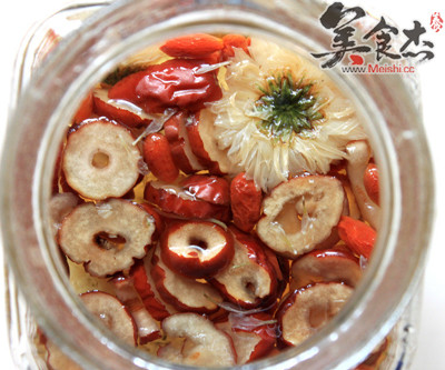 高<a href=/shicai/rouqin/Xue/index.html target=_blank><u>血</u></a>压患者饮用的保健茶BE.jpg