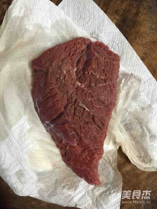 沙茶炒<a href=/shicai/rouqin/NiuRou/index.html target=_blank><u>牛肉</u></a><a href=/shicai/shucai/XiLanHua/index.html target=_blank><u>西兰花</u></a>的做法