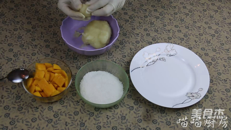 <a href=/shicai/guopin/MangGuo/index.html target=_blank><u>芒果</u></a><a href=/shicai/mimian/NuoMi/index.html target=_blank><u>糯米</u></a>糍的做法