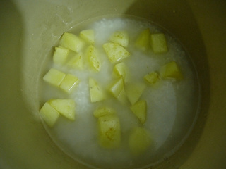 黄焖鸡<a href=/shicai/mimian/MiFan/index.html target=_blank><u>米饭</u></a>