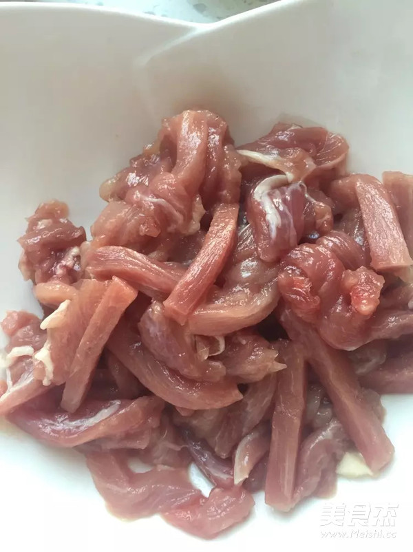 味蕾打开～酸甜<a href=/shicai/rouqin/LiJi/index.html target=_blank><u>里脊</u></a>的做法