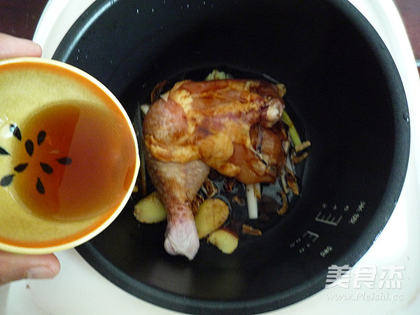 陈皮豉油<a href=/shicai/rouqin/JiTui/index.html target=_blank><u>鸡腿</u></a>(电饭锅版)的做法