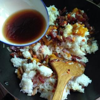 <a href=/shicai/shucai/NanGua/index.html target=_blank><u>南瓜</u></a>腊味饭
