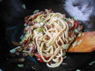 <a href=/shicai/rouqin/PeiGen/index.html target=_blank><u>培根</u></a>杂蔬炒乌冬面