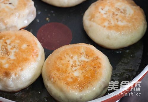 <a href=/shicai/rouqin/NiuRou/index.html target=_blank><u>牛肉</u></a>馅饼的做法