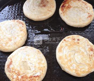 <a href=/shicai/rouqin/NiuRou/index.html target=_blank><u>牛肉</u></a>酥饼