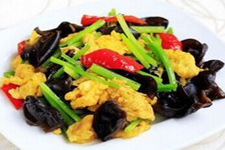 <a href=/shicai/shucai/LaJiao/index.html target=_blank><u>辣椒</u></a>炒<a href=/shicai/rouqin/JiDan/index.html target=_blank><u>鸡蛋</u></a>