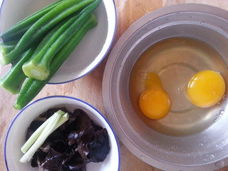 <a href=/shicai/shucai/QiuKui/index.html target=_blank><u>秋葵</u></a>黑<a href=/shicai/shucai/MuEr/index.html target=_blank><u>木耳</u></a>炒<a href=/shicai/rouqin/JiDan/index.html target=_blank><u>鸡蛋</u></a>