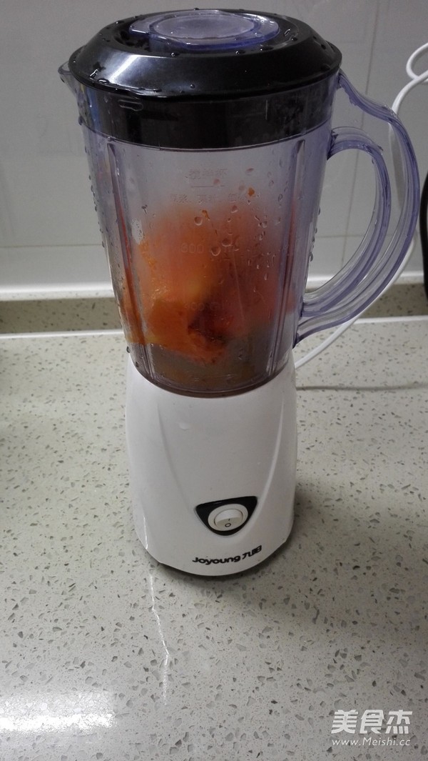 <a href=/shicai/shucai/NanGua/index.html target=_blank><u>南瓜</u></a><a href=/shicai/mimian/NaiYou/index.html target=_blank><u>奶油</u></a>浓汤的做法