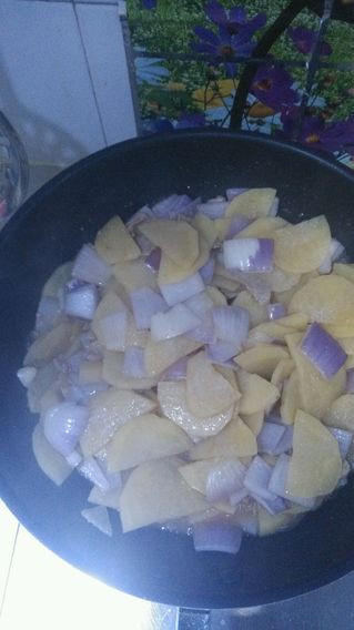 <a href=/shicai/shucai/TuDou/index.html target=_blank><u>土豆</u></a>片炒<a href=/shicai/shucai/YangCong/index.html target=_blank><u>洋葱</u></a>