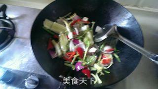 爆炒<a href=/shicai/shuichanpin/MoYu/index.html target=_blank><u>墨鱼</u></a>仔