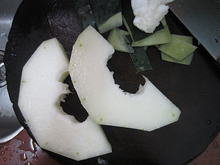 <a href=/shicai/shucai/XiangGu/index.html target=_blank><u>香菇</u></a><a href=/shicai/shucai/DongGua/index.html target=_blank><u>冬瓜</u></a>肉丸汤