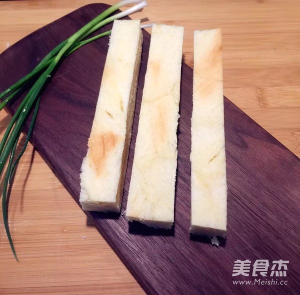 蒜香<a href=/shicai/mimian/TuSi/index.html target=_blank><u>吐司</u></a>条,撩起你的味蕾大战~的做法