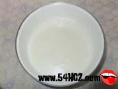 <a href=/shicai/mimian/XianNaiYou/index.html target=_blank><u>鲜<a href=/shicai/mimian/NaiYou/index.html target=_blank><u>奶油</u></a></u></a>的做法3