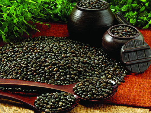 多吃<a href=/shicai/mimian/HeiDou/index.html target=_blank><u>黑豆</u></a>能减掉小肚腩