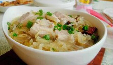 酸菜白肉<a href=/shicai/mimian/FenTiao/index.html target=_blank><u>粉条</u></a>怎么做?