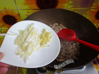 <a href=/shicai/shucai/WaWaCai/index.html target=_blank><u>娃娃菜</u></a>炒<a href=/shicai/mimian/FenSi/index.html target=_blank><u>粉丝</u></a>