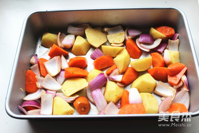 <a href=/shicai/diaoweipin/HeiHuJiao/index.html target=_blank><u>黑胡椒</u></a>烤<a href=/shicai/rouqin/YaTui/index.html target=_blank><u>鸭腿</u></a>的做法