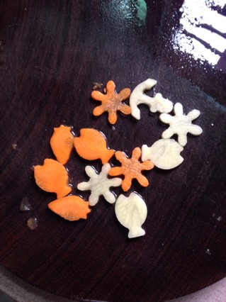 海豚咖喱<a href=/shicai/shucai/TuDou/index.html target=_blank><u>土豆</u></a>鸡饭