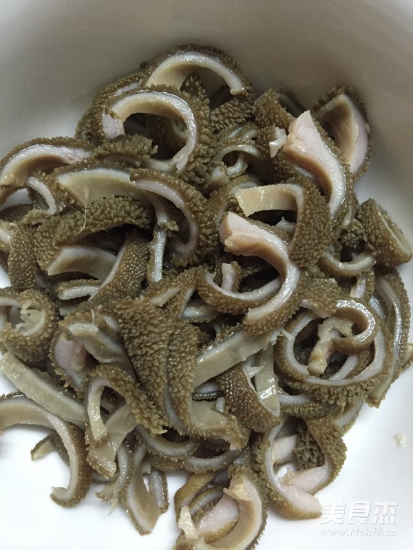 凉拌<a href=/shicai/rouqin/YangDu/index.html target=_blank><u>羊肚</u></a>的做法