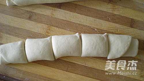 <a href=/shicai/guopin/HuaSheng/index.html target=_blank><u>花生</u></a>饼的做法